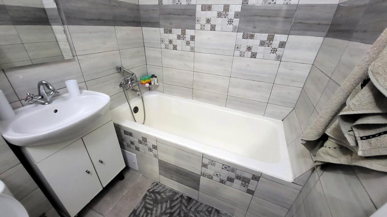 Apartament Navi Onesti Exterior photo
